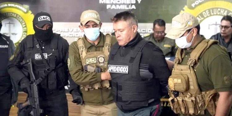 جنوبی امریکی ملک بولیویا میں فوجی بغاوت، آرمی اور نیول چیف گرفتار