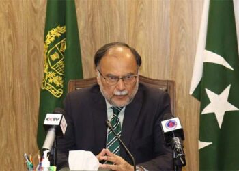 بانی پی ٹی آئی مذاکرات چاہتے ہیں تو اداروں پر حملے بند کریں، احسن اقبال