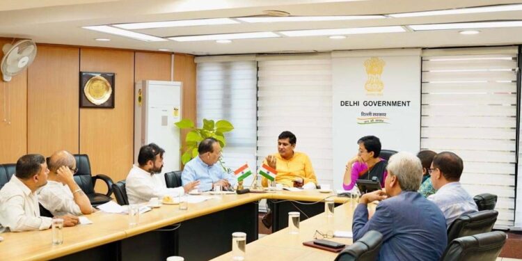 کجریوال دہلی کے لوگوں کے کام نہیں رکنے دیں گے:آتشی