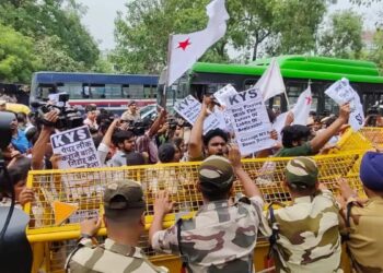 NEET اور UGC-NET امتحان کے معاملے پردہلی کے طلبہ کا احتجاج ، کئی مظاہرین حراست میں