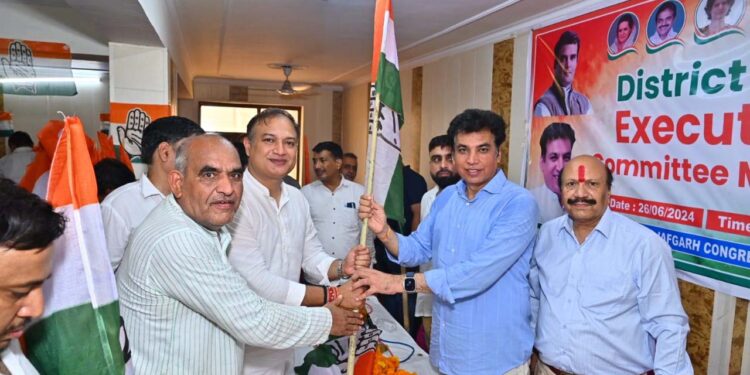 دیویندر یادو نے نجف گڑھ ضلع کانگریس کمیٹی کی ایگزیکٹو میٹنگ سے خطاب کیا