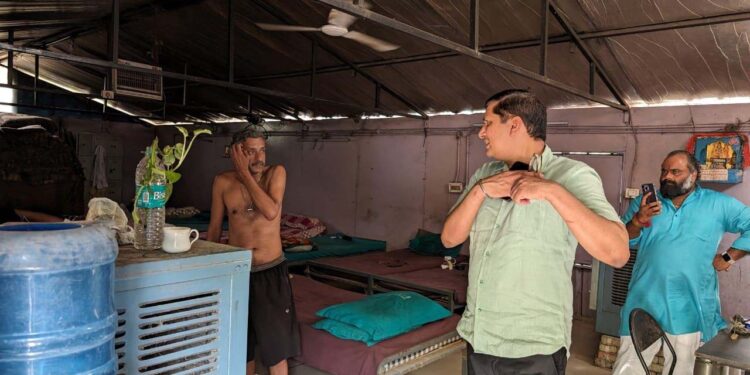 سوربھ بھاردواج نے رین بسیروں کا معائنہ کیا