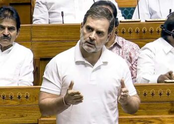 مودی نیٹ کے معاملے پر پارلیمنٹ میں بحث کرائیں :راہل گاندھی