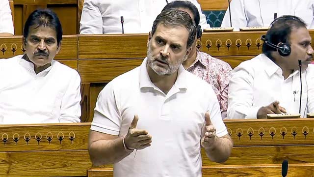 مودی نیٹ کے معاملے پر پارلیمنٹ میں بحث کرائیں :راہل گاندھی