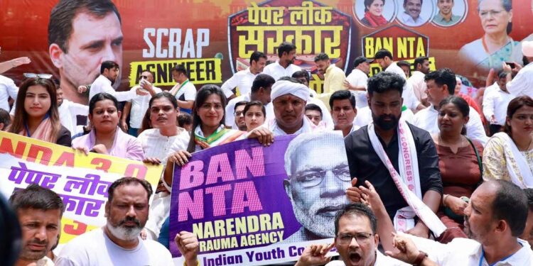 یوتھ کانگریس نے کیا پارلیمنٹ کا گھیراؤ