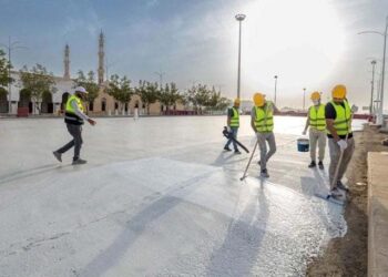 عرفات میں گرمی کی شدت کو کم کرنے کیلئےسڑکوں پر سفید پینٹ کا تجربہ