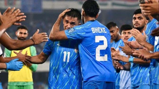 سنیل چھتری نے نم آنکھوں کے ساتھ فٹ بال کوکہا الوداع