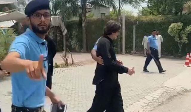 اسلام آباد پولیس کا پی ٹی آئی سیکرٹریٹ پر چھاپہ، سیکرٹری اطلاعات رؤف حسن گرفتار