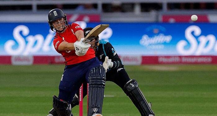 انگلینڈ کی خواتین ٹیم نے تیسرے ٹی ٹوئنٹی میں نیوزی لینڈ کو چھ وکٹ سے شکست دی