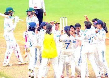 ہندوستانی خواتین ٹیم نے ٹیسٹ میچ میں جنوبی افریقہ کو 10 وکٹوں سے شکست دے دی