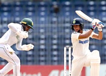 ہندوستان نے جنوبی افریقہ کے خلاف 337 رنز کی برتری حاصل کی