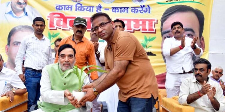 گوپال رائے نے نانگلوئی جاٹ اسمبلی کے دیہات میں ترقیاتی کاموں کو آگے بڑھاتے ہوئے ترقیاتی اجلاس منعقد کیا