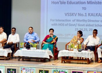 آتشی نے200سے زیادہ اسکولوں کے سربراہوں کے ساتھ بات چیت کی