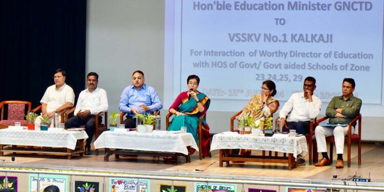 آتشی نے200سے زیادہ اسکولوں کے سربراہوں کے ساتھ بات چیت کی