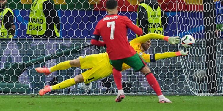 پرتگال سلووینیا کو پنالٹی شوٹ آؤٹ میں شکست دے کرکوارٹر فائنل میں