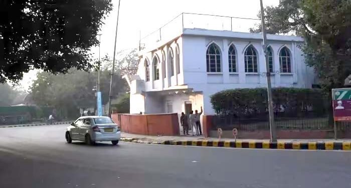 سنہری باغ مسجد کو ہٹانے کے خلاف اعتراضات پر قانون کے مطابق غور کیا جائے گا: ہائی کورٹ