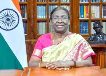 افسران کے لیے لوگوں کا اعتماد جیتنا اور برقرار رکھنا ضروری ہے :مرمو