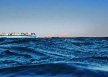 بحری جہاز پر حوثی حملہ، بحیرہ احمر میں 220 کلومیٹر تک تیل پھیل گیا