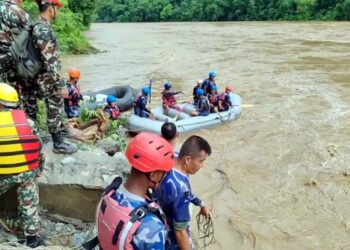 نیپال میں لینڈ سلائیڈنگ سے 12 افراد ہلاک، 65 لاپتہ