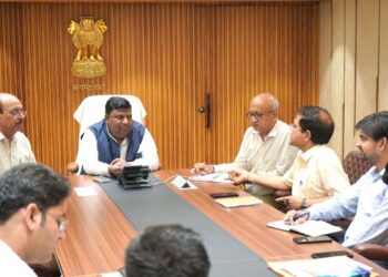 عمران حسین نے بلی ماران اسمبلی میں پانی کی فراہمی کو یقینی بنانے کے لئےدہلی جل بورڈ کے ساتھ جائزہ میٹنگ کی