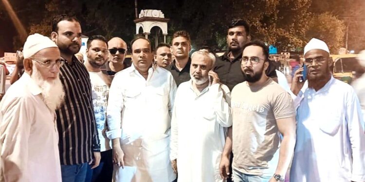 دہلی حکومت کے سابق وزیر عاصم احمد خان نے کی متاثرہ خاندان کی مالی مدد