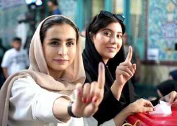 تہران میں خواتین ملازمین کا سکارف پہننے سے انکار، ٹرکش ایئر لائن کا دفتر بند