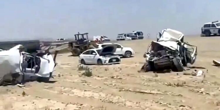 سعودی عرب:  سڑک حادثے میں کم سے کم چار افراد جاں بحق اور 23 زخمی