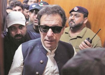 عمران خان نے چیف جسٹس سے پی ٹی آئی سے متعلق کیسز سے دستبردار ہونے کی درخواست کردی