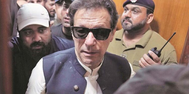 عمران خان نے چیف جسٹس سے پی ٹی آئی سے متعلق کیسز سے دستبردار ہونے کی درخواست کردی