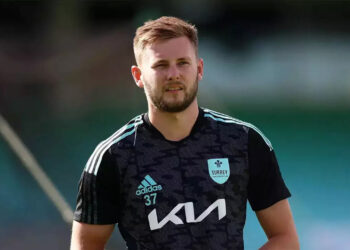 گس ایٹکنسن کی فرسٹ کلاس کرکٹ میں پہلی سنچری