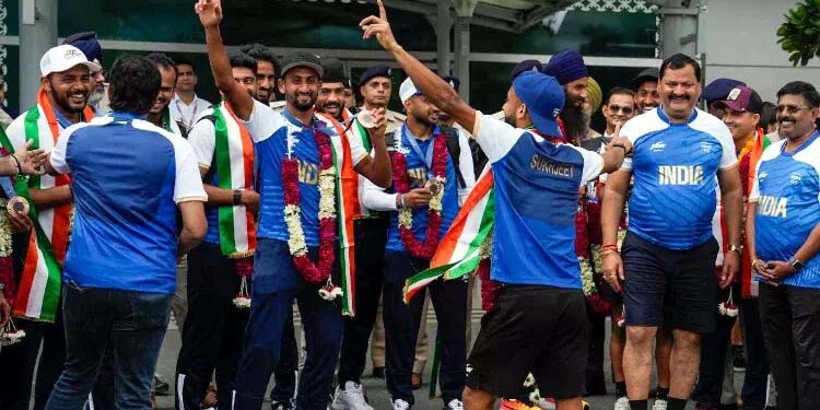 دہلی ایئرپورٹ پر ہندستانی ہاکی ٹیم کا شاندار استقبال