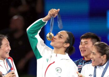 گولڈ میڈل جیت کر خاتون باکسر ایمان خلیف کا مخالفین کو منہ توڑ جواب