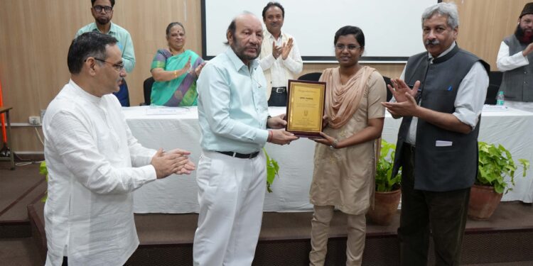 جاریہ تعلیمی سال سے پروگرام کے ٹاپرس کی فیس معافی کا اعلان