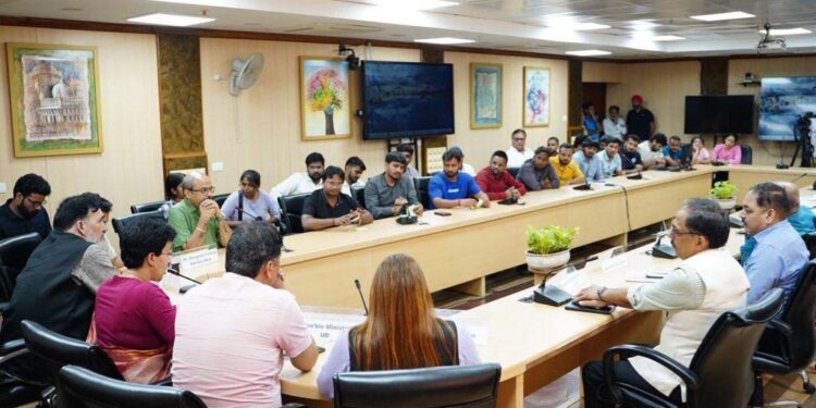 کجریوال حکومت نے کوچنگ اداروں کے خلاف نکیل ڈال قانون بنانے کے لیے یو پی ایس سی امیدواروں سے تجاویز لیں