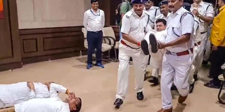 جھارکھنڈ اسمبلی سے بی جے پی کے 18رکان معطل