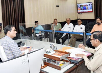 ضلع نمائش کے ٹھیکیداروں کو 15فیصد کی رعایت دی جائے :ڈی ایم