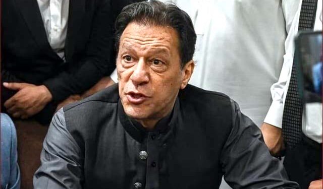 جنرل فیض کی گرفتاری فوج کا اندرونی معاملہ، پی ٹی آئی کا کوئی تعلق نہیں: عمران خان