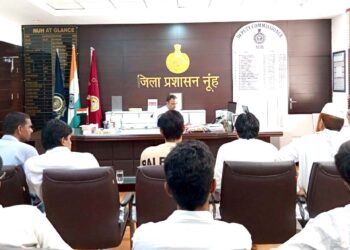 پانی کی کمی کو حل کرنے کے لیے آفتاب احمد نےڈی سی کے ساتھ کی میٹنگ