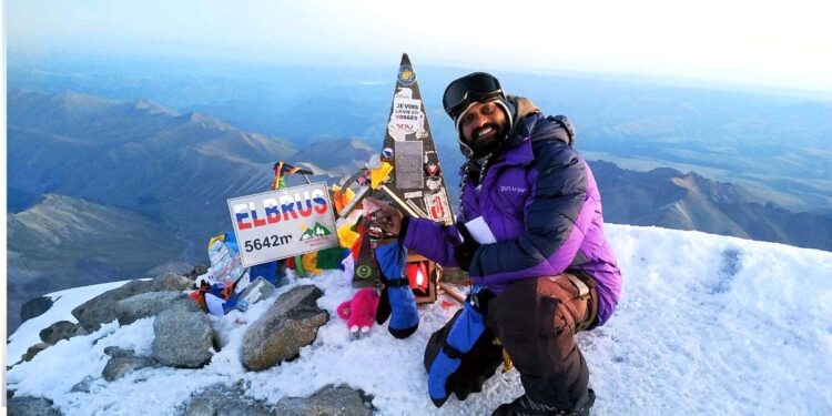 دیویانگ جن کی کوہ پیمائی ٹیم نے کلیمنجارو چوٹی پر 7800 مربع فٹ قومی پرچم لہرایا