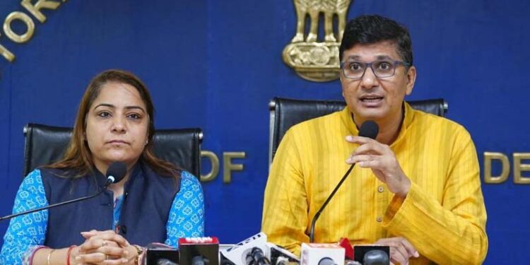 مرکز کی بی جے پی حکومت دہلی پر اپنا حق جتا رہی ہے:بھاردواج