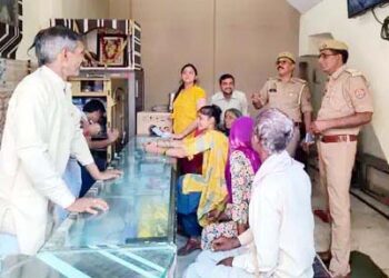 خورجہ پو لیس نے جیولر س کی دکانوں پر سیکورٹی انتظامات کا جائزہ لیا