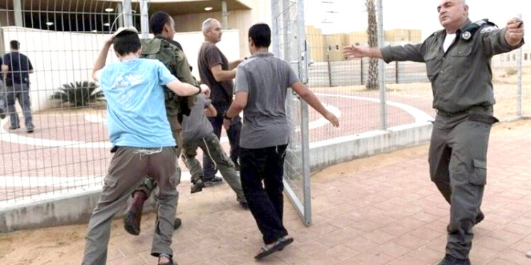 حیفا کے شہری 6 دن تک خوراک اور پانی ذخیرہ کریں، صیہونی حکومت کے حیفا شہر کے میئر کا اعلان