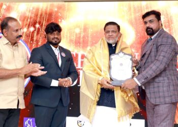 حاجی شکیل سیفی کو دبئی میں ’’امریکن بک آف ورلڈ ریکارڈ‘‘ کی جانب سے منعقدہ پروگرام میں اعزاز سے نوازا گیا