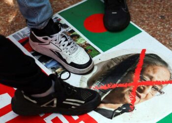 بنگلہ دیش میں بغاوت، وزیر اعظم شیخ حسینہ نے ملک چھوڑا