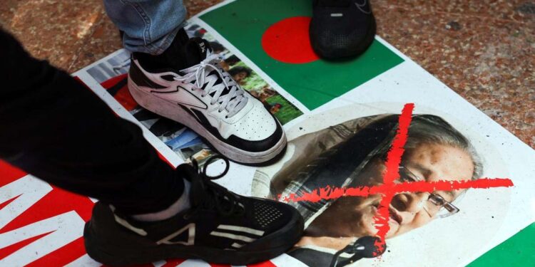 بنگلہ دیش میں بغاوت، وزیر اعظم شیخ حسینہ نے ملک چھوڑا