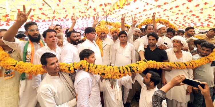 دہانہ کے موجودہ سرپنچ سمیت کئی سابق سرپنچ کانگریس میں شامل