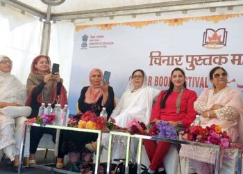 چنار اردو کتاب میلہ کے چھٹے دن ہم اور ہمارا ادبی ورثہ کے عنوان سے مباحثہ اور خواتین کے مشاعرہ کا انعقاد