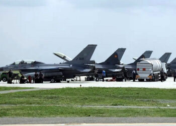 یوکرین کے صدر زیلنسکی نے روس کے خلاف ایف 16 طیاروں کو استعمال کیا