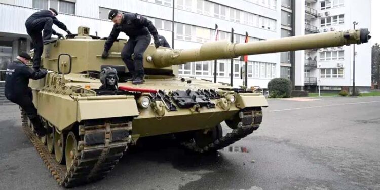 جرمن ٹینک دہائیوں بعد روس میں داخل، تین روسی علاقوں میں الرٹ