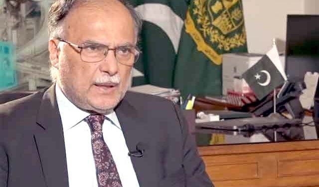 موجودہ طرز سیاست کے ساتھ پاکستان میں پی ٹی آئی کی گنجائش نہیں: احسن اقبال